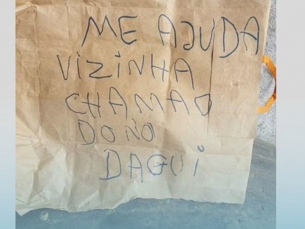 Mulher de Ariquemes RO mantida em cárcere escreve bilhete pedindo socorro em RO: ‘me ajuda vizinha’