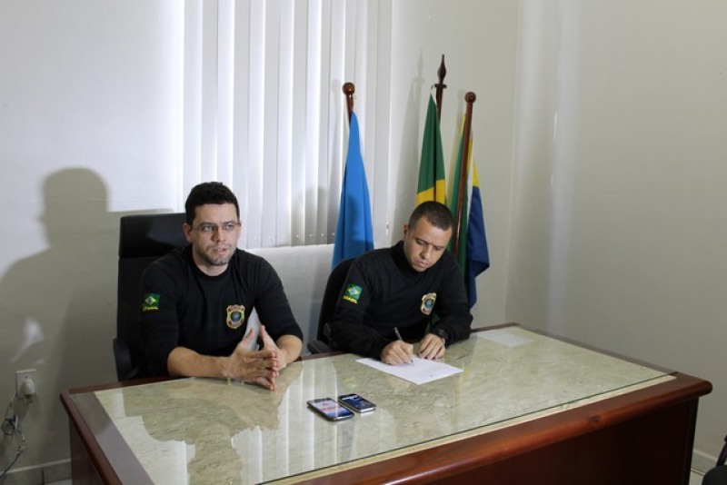 Delegados da PF, Heliel Martins (à esquerda) e Mateus Arcas (à direita) falam sobre os detalhes da Operação Superbia (Foto: Júnior Freitas/G1)