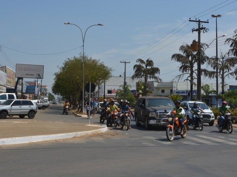 Trânsito em Ariquemes (Foto: Jeferson Carlos/G1)