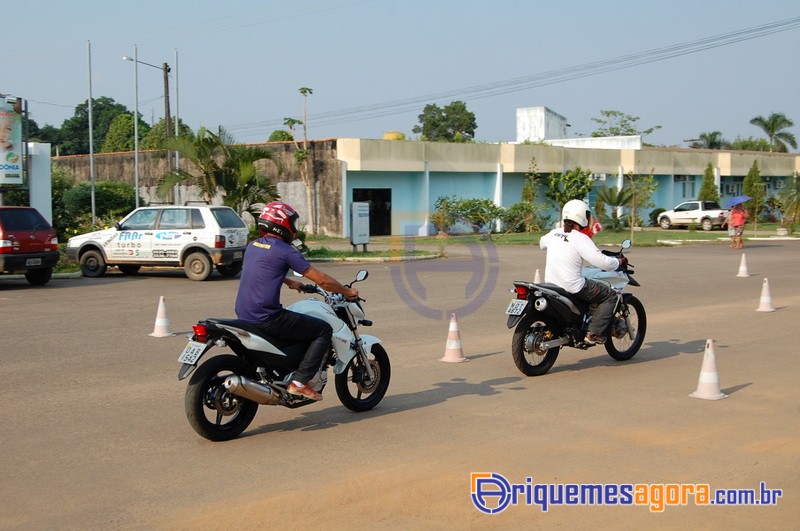 Escola de pilotagem de motos honda #2