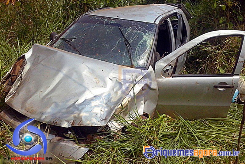 ACIDENTE BR 364 - Mulher morre ao ser lançada de veículo durante capotamento
