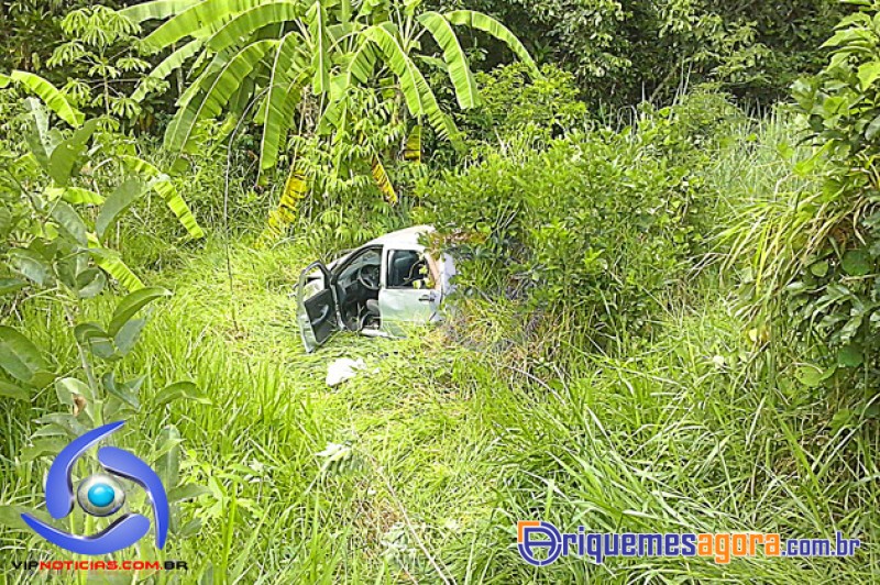 ACIDENTE BR 364 - Mulher morre ao ser lançada de veículo durante capotamento