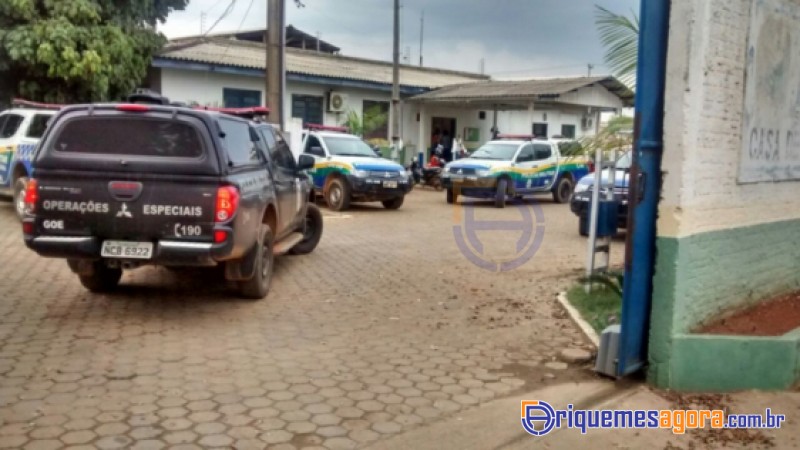 Rebelião no presídio neste momento em Ariquemes