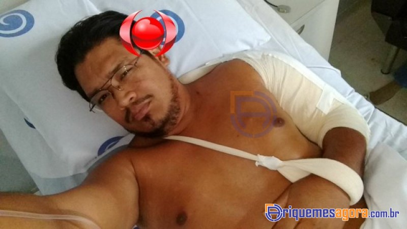 Jogadores receberam atendimento médicos  (Foto: Reprodução )