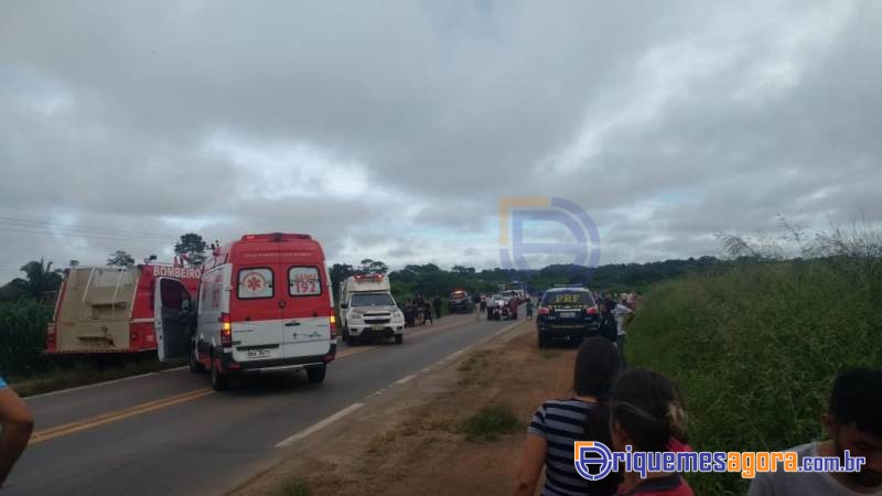 Ãnibus seguia para seminário evangélico em Ariquemes tomba na BR-364 e deixa várias pessoas feridas