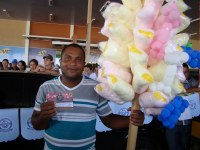Vendedor de algodão doce é um dos ganhadores do Natal da Sorte - Foto: Assessoria
