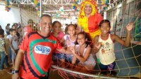 Mais de mil crianças de Machadinho festejam com o Deputado Saulo - Foto: Assessoria