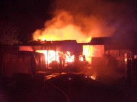 Madeireira é consumida por grande incêndio no Pólo Moveleiro em Ariquemes - Foto: Rinaldo do Balanço Notícias