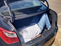Jovens são presos levando homem em porta-malas para 'vingar' roubo em Ariquemes - Foto: Foto Meramente Ilustrativa