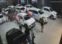 Grupo invade concessionária e rouba 12 carros em Fortaleza; VÍDEIO e Mais - Foto: Câmeras de reprodução