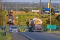Homem ameaça jogar carro contra carreta e esposa pula no asfalto na BR-364 em RO - Foto: Ilustrativa Reprodução internet