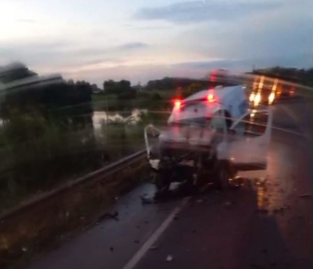 Grave acidente entre ambulância e ônibus na BR-364 deixa ao menos duas m@1rtes e vários feridos