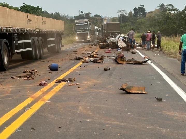 GRAVÍSSIMO ACIDENTE na BR-364 entre Ouro Preto e Jaru na manhã deste sábado dia 02 – VÍDEO