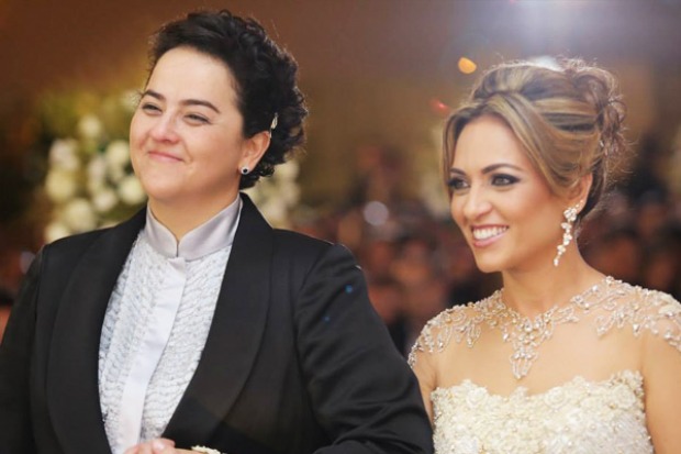 Rosânia resolveu contar como aconteceu o romance das duas, que são casadas há 15 anos (Foto: Reprodução)