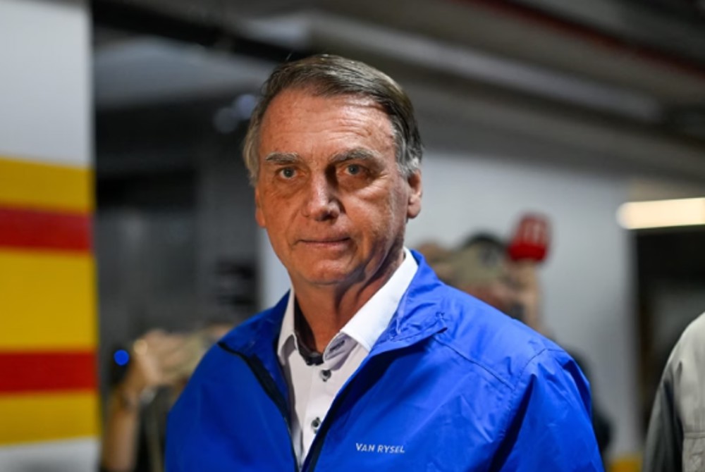 Moraes decreta prisão domiciliar de Bolsonaro