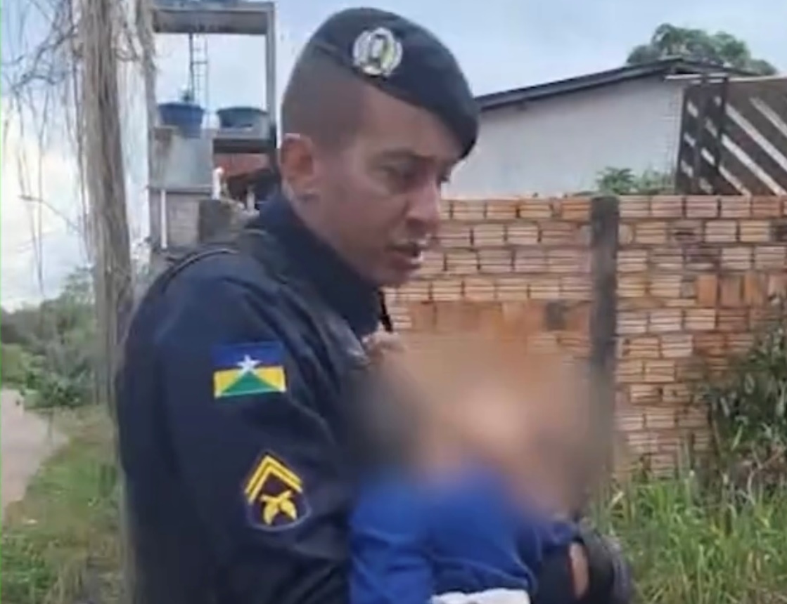 Homem e criança ficam feridos em ataque a tiros em bairro - VÍDEO