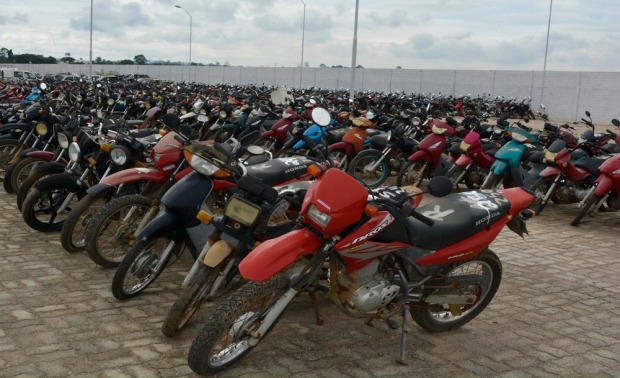 Motos na Ciretran de Ariquemes, onde acontecerá o leilão de 18 a 22 de novembro (Foto: Franciele do Vale/Rede Amazônica)