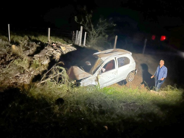 Motorista capota carro após cochilar ao volante na RO 464 - VÍDEO