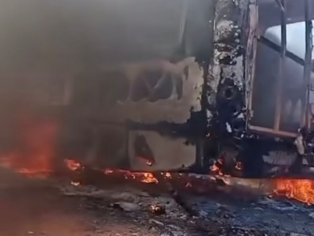 Ônibus Escolar de Machadinho pegou foto nesta tarde de segunda feira - VÍDEO