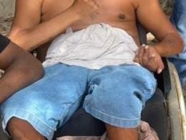 Cadeirante é surpreendido e executado por dupla dentro de casa