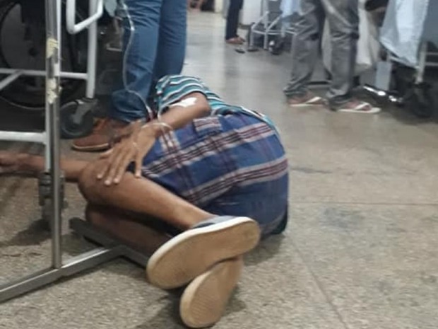 Flagra registrado pelo acompanhante na unidade de saúde em Porto Velho (Foto: Reprodução/Facebook)