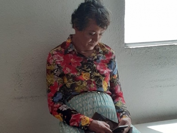 Mecânico estava maquiado e usava saia longa para tentar se passar pela mãe em prova do Detran (Foto: Divulgação/PM)