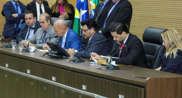 Deputados estaduais aprovaram revisão durante sessão extraordinária (Foto: Antônio Lucas I Secom ALE/RO))