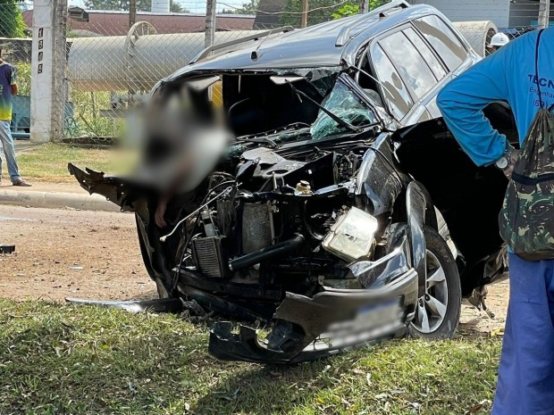 Grave acidente na Av. Jaru em Ariquemes RO, vítima fica presa nas ferragens Rondônia - VÍDEO