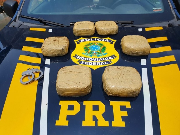 Mais de 6 mil gramas de cocaína são encontrados em pertence de mulher em Rondônia. (Foto: PRF/Divulgação)