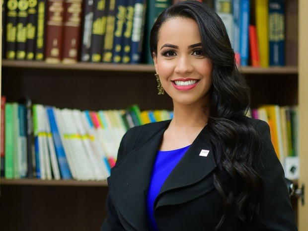 Catiane Malta foi escolhida para receber a Cruz do Mérito Jurídico por expressiva atuação nos campos social e juríd (Foto: Reprodução)