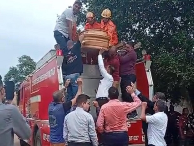 Multidão se despede do Pastor Manoel Cardoso em cortejo emocionante - VÍDEO