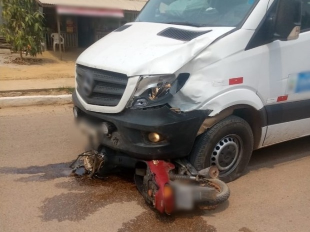 Acidente entre moto e micro-ônibus deixa um homem morto em Cujubim (Foto: Divulgação)