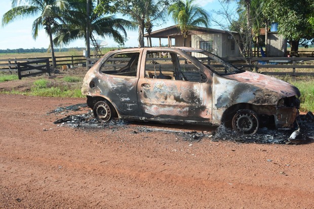 Mulher é esfaqu@1ada e tem carro incendiado pelo próprio irmão em Rondônia