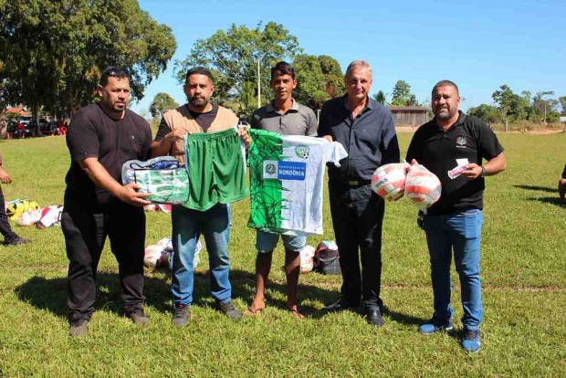 Torneio reuniu quatorze equipes, masculino e feminino, no campo Nacional da Linha 94 (Foto: Assessoria)