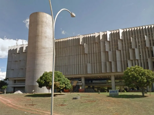 Fachada da sede do Dnit, em Brasília - Inscrições podem ser feitas a partir do dia 27 de novembro. Há vagas para div (Foto: Google/Reprodução)