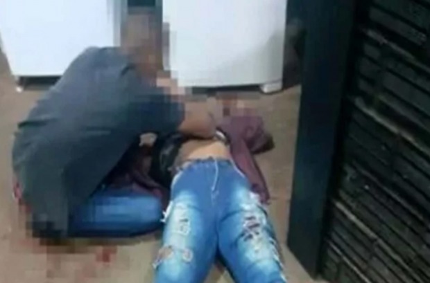 Dois homens são alvejados a tir@os na rodoviária