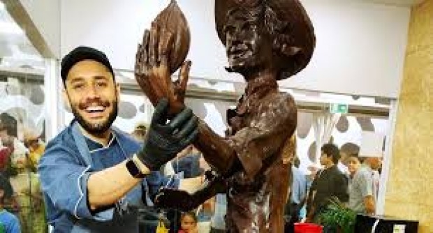 Obra em chocolate presta homenagem aos produtores na 12ª Rondônia Rural Show Internacional