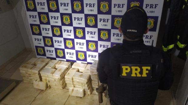 Polícia Rodoviária Federal interceptou condutor do caminhão em Presidente Médici, RO (Foto: PF/Divulgação)