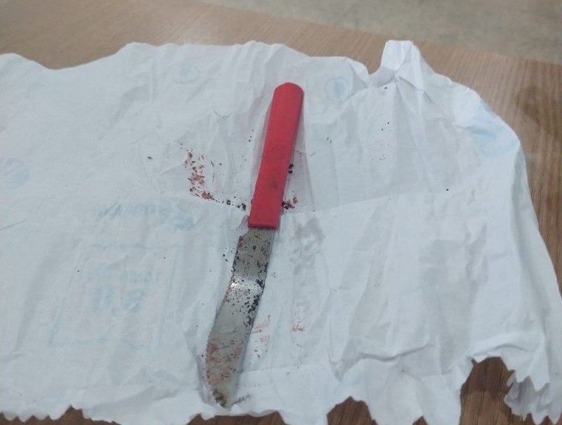 Faca encontrada em terreno de Ariquemes (RO), PM acredita que ela pode ser arma usada para matar o farmacêutico Fábio  (Foto: Jeferson Sanches/190urgente)