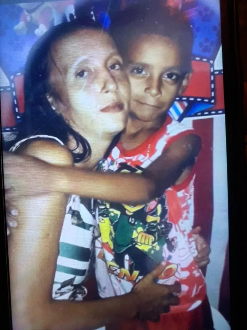 Mãe e filho foram encontrados mortos dentro de loteamento em Porto Velho (Foto: Redes Sociais)