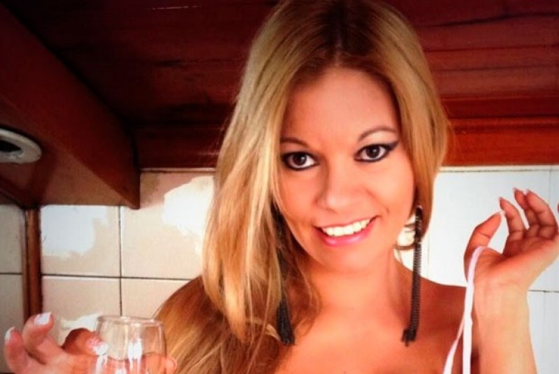 Atriz pornô promete dois dias de sexo se o Chile vencer o Brasil na ...