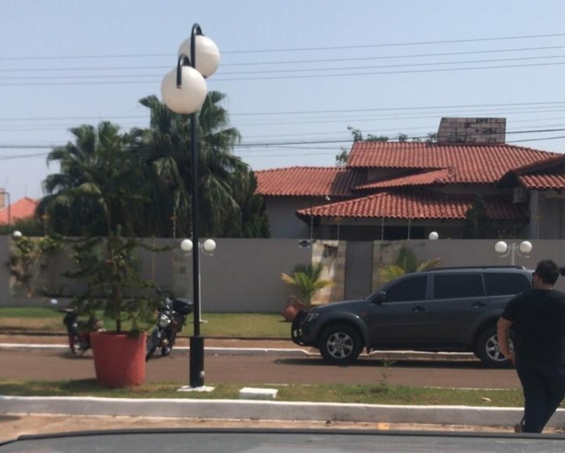 Casa do prefeito de Rolim de Moura,Luiz Ademir Schock, durante operaÃ§Ã£o da PF (Foto: DivulgaÃ§Ã£o)