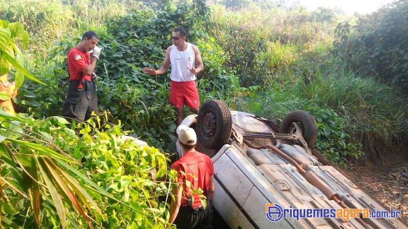 ACIDENTE NA BR-364 – Condutor tentou ultrapassagem e saiu da pista