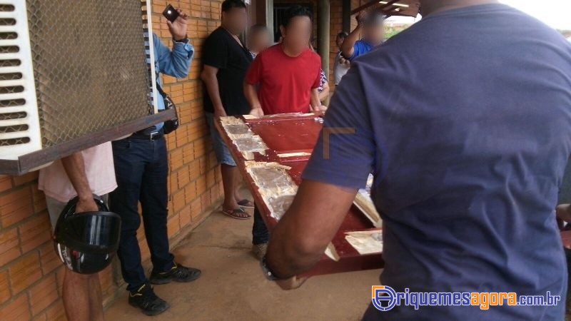 Polícia apreende portas 'recheadas' com pasta base de cocaína em Ariquemes