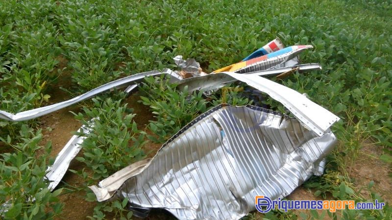 Ultrapassagem indevida causa colisão entre duas carretas na BR 364