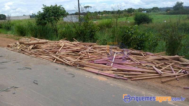 Ultrapassagem indevida causa colisão entre duas carretas na BR 364