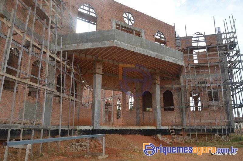 Dom Roque Paloschi visita construção do Santuário de São Peregrino
