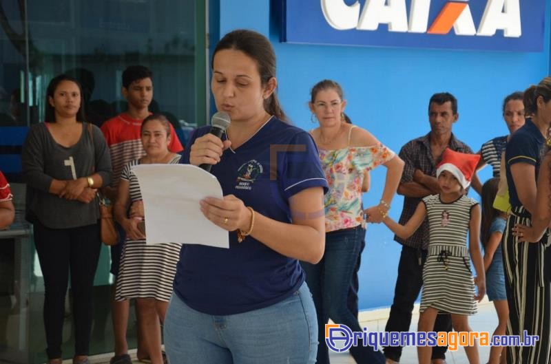Grupos Cantantes, das escolas municipais de Ariquemes, realizam cantata de Natal em frente a PMA