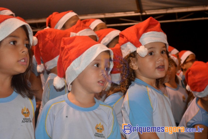 Árvore de Natal gigante é inaugurada em Ariquemes