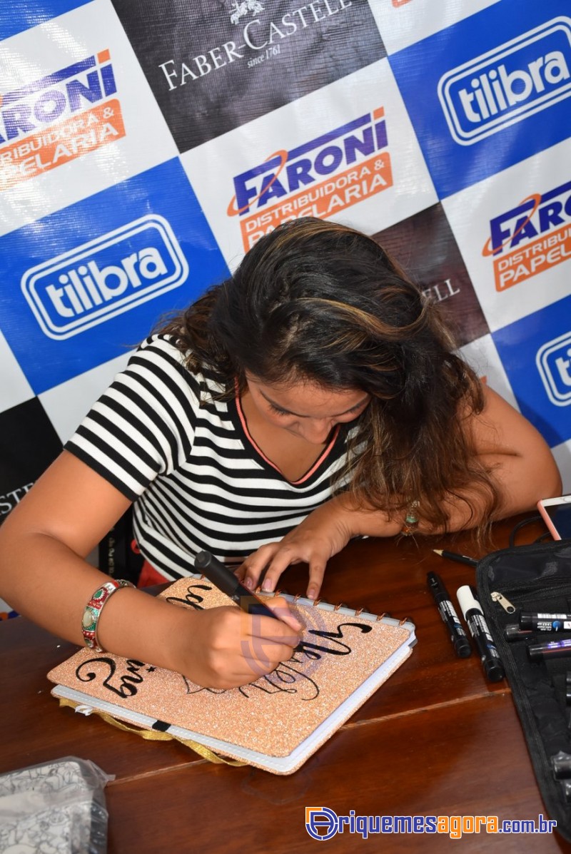 Faroni Dist. e Papelaria lança o “CADERNO INTELIGENTE” em Ariquemes, Continua amanhã dia 16-FOTOS